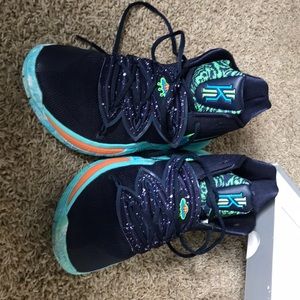 Size 10.5 kyrie 5 obsidian color way